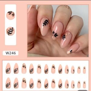 PRESS ON NAILS (ALMOND)